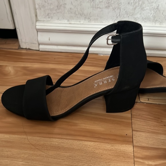 Heels - Picture 3 of 4